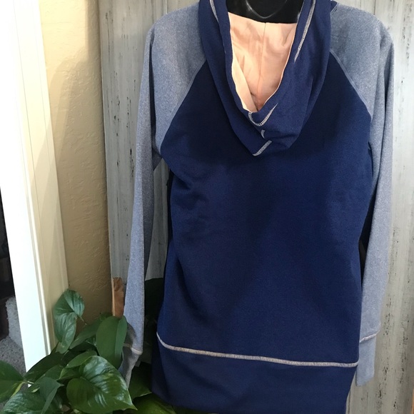 FILA Hooded Pullover - Picture 5 of 6